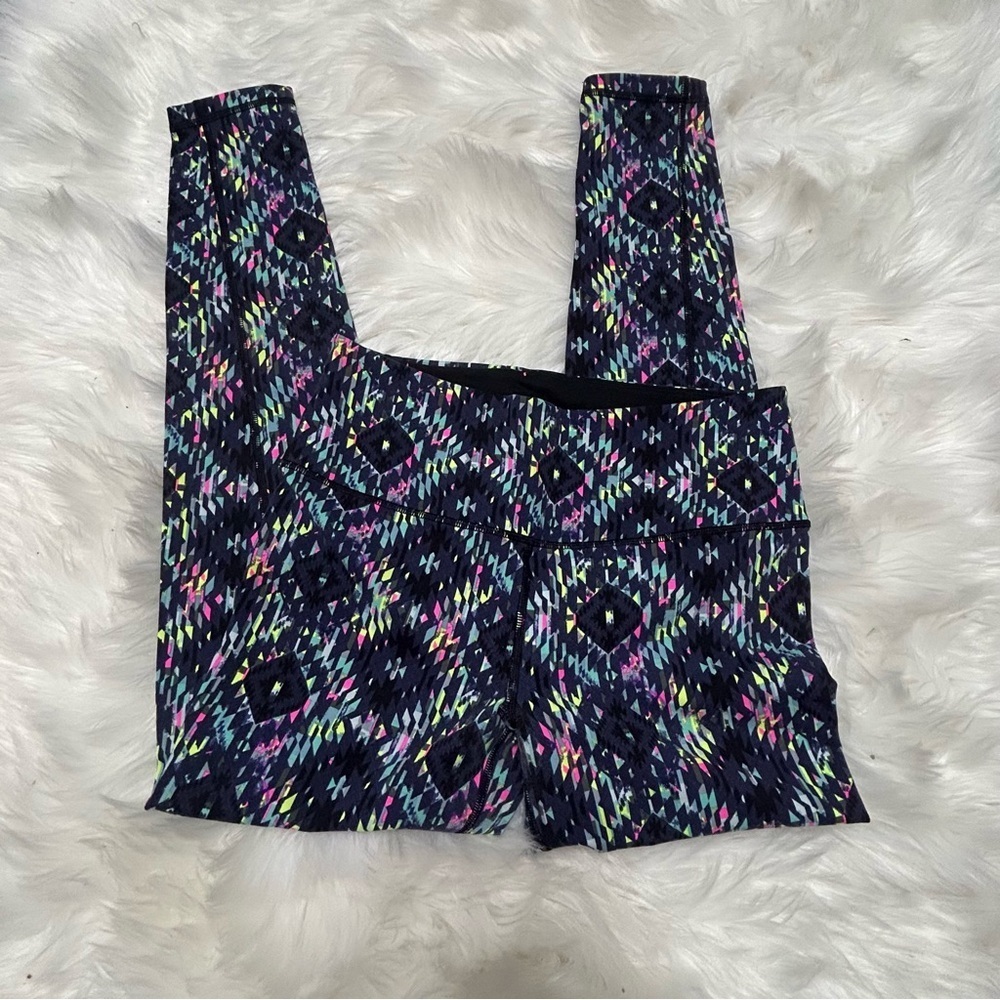 Victoria's Secret Black and Blue Geometric Leggings A3
